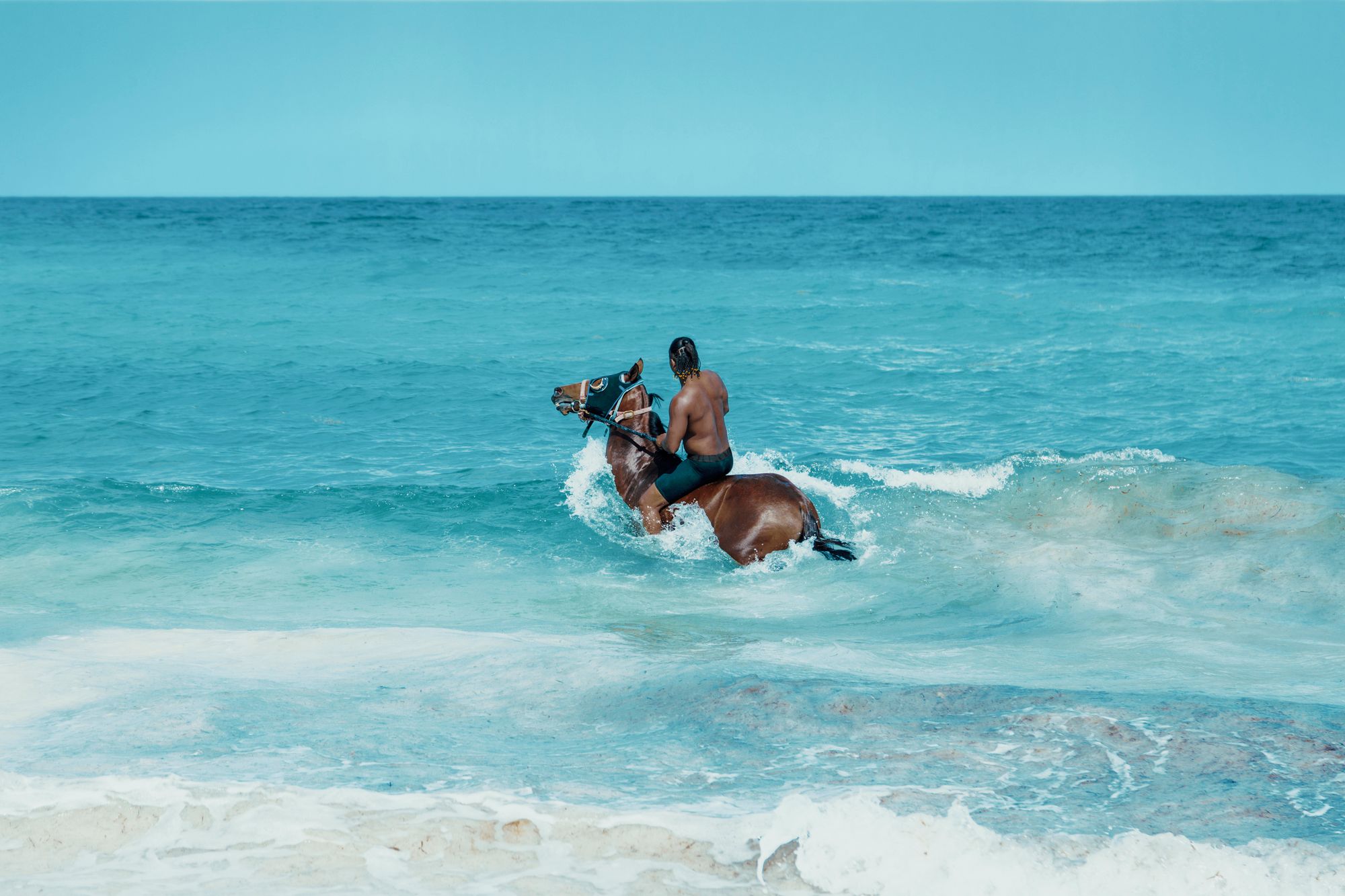 A caballo por aguas turquesas