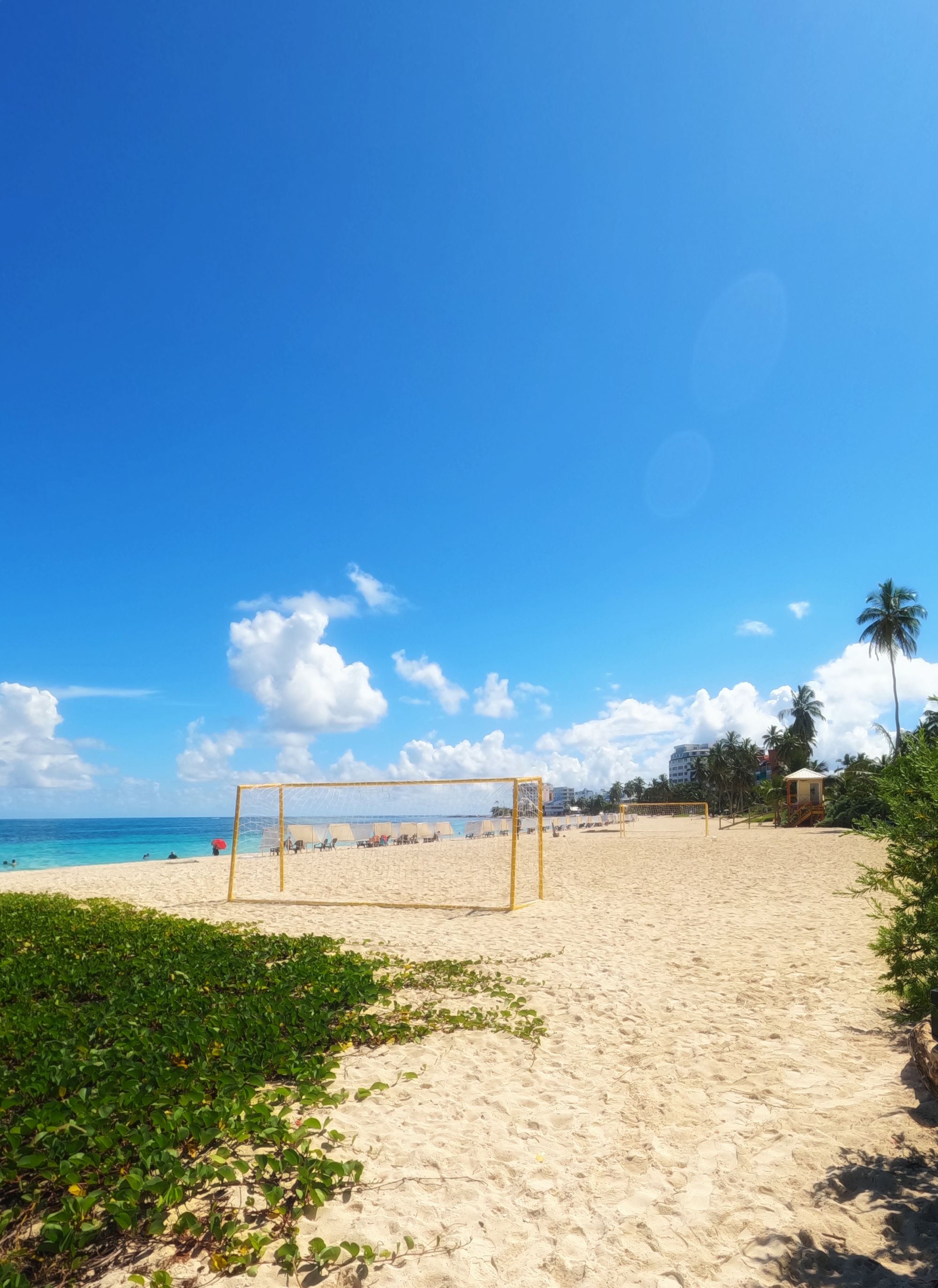 Playa soleada de la isla
