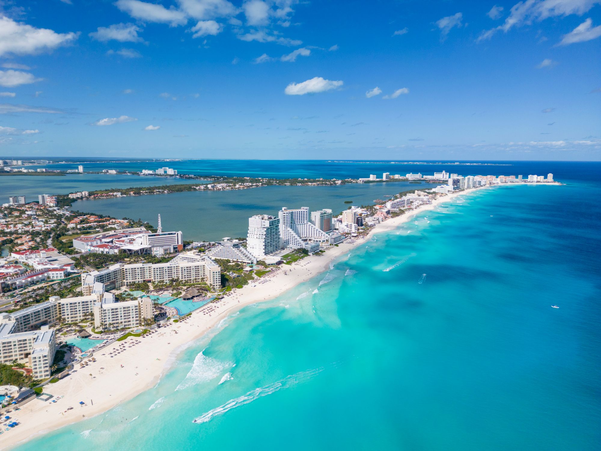 Costa de Cancún desde el aire