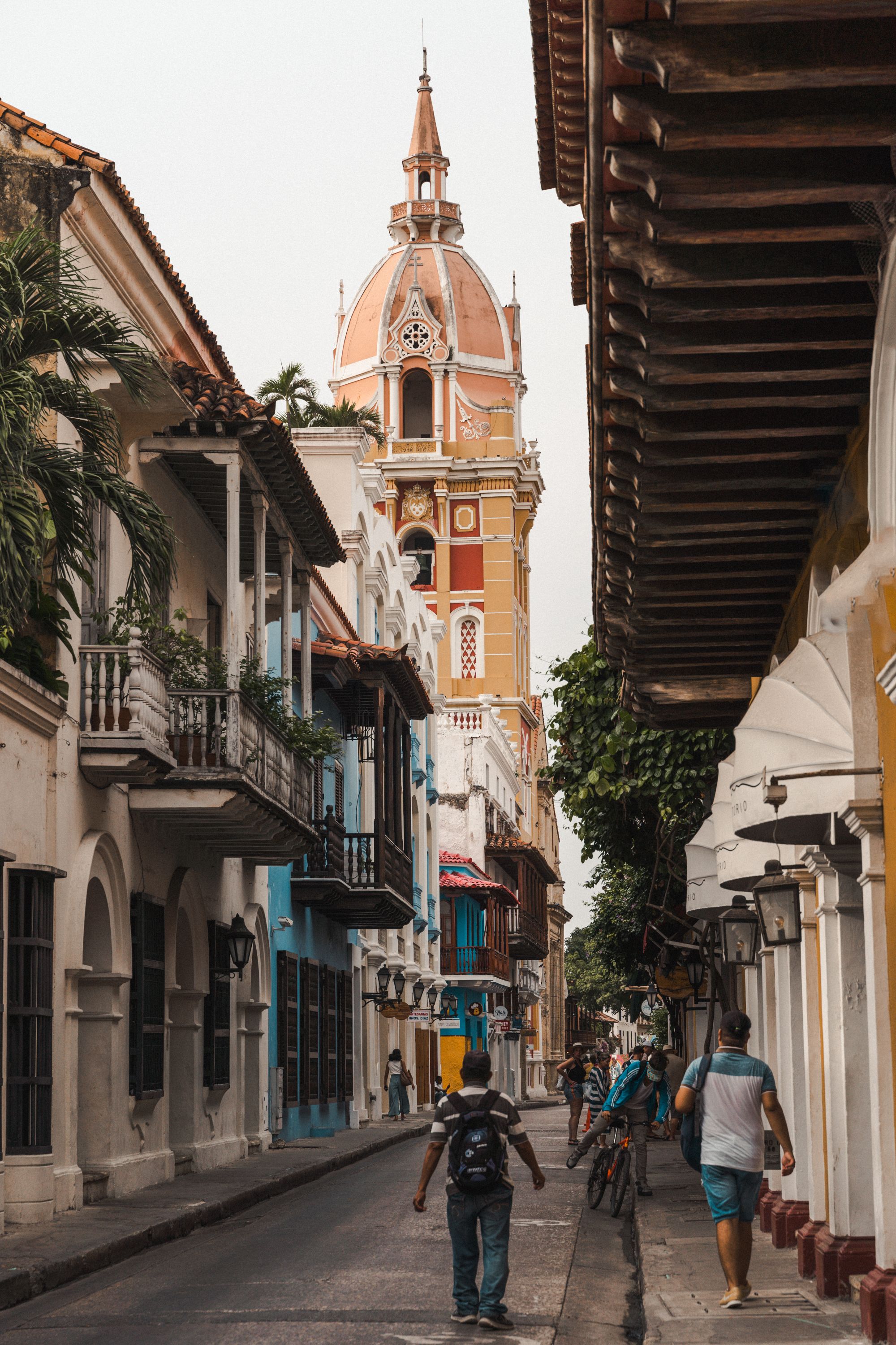 Calle hacia la catedral