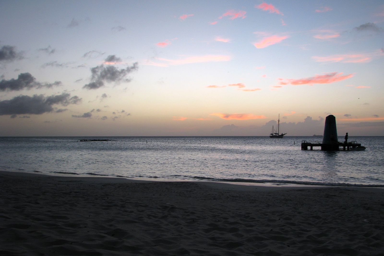 Costa tranquila de la isla